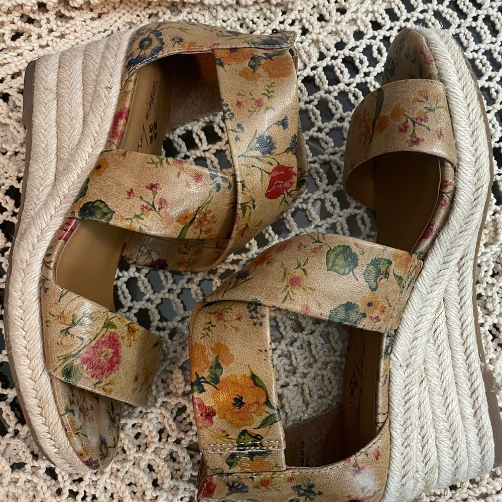 Leather espadrille wedge / Patricia Nash